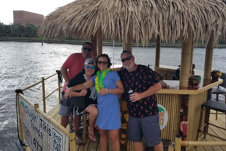 Tiki Boat - Downtown Tampa - Den enda autentiska flytande Tiki Bar