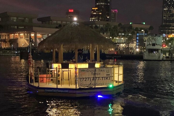 Tiki Boat - Downtown Tampa - Den enda autentiska flytande Tiki Bar