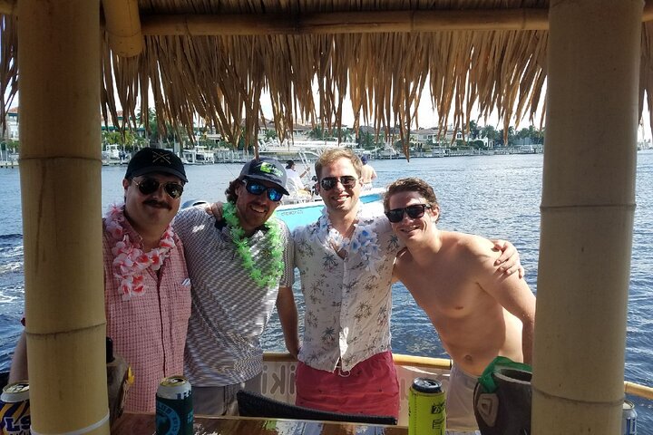 Tiki Boat - Downtown Tampa - Den enda autentiska flytande Tiki Bar