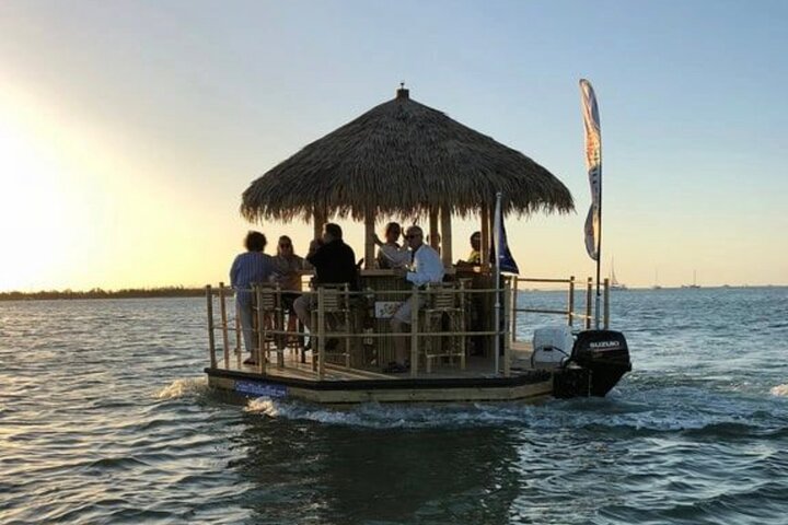 Tiki Boat - Downtown Tampa - Den enda autentiska flytande Tiki Bar