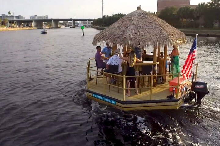 Tiki Boat - Downtown Tampa - Den enda autentiska flytande Tiki Bar
