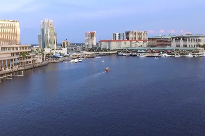 Tiki Boat - Downtown Tampa - Den enda autentiska flytande Tiki Bar