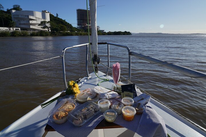 Experiencia gastronómica a bordo de un velero en Porto Alegre
