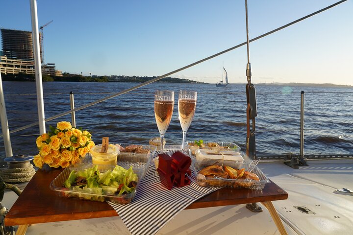 Experiencia gastronómica a bordo de un velero en Porto Alegre