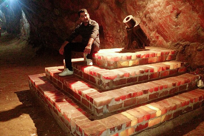 From Islamabad: Khewra Salt Mine, Kallar Kahar & Katas Raj Temple Day Trip