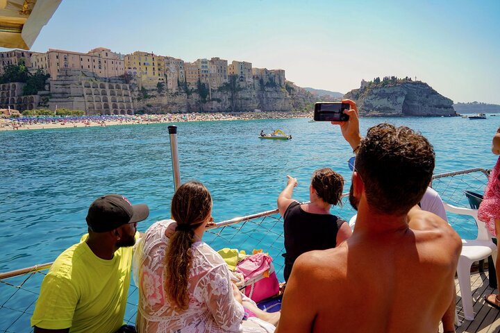 Passeio pela Costa degli Dei de barco, 3 horas com aperitivo incluído
