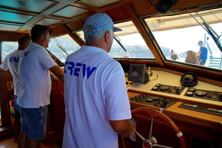 Passeio pela Costa degli Dei de barco, 3 horas com aperitivo incluído