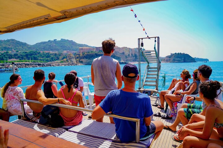 Passeio pela Costa degli Dei de barco, 3 horas com aperitivo incluído