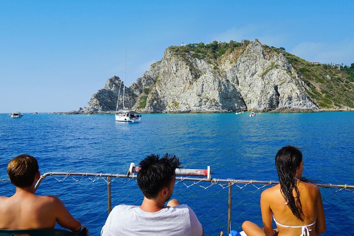 Passeio pela Costa degli Dei de barco, 3 horas com aperitivo incluído