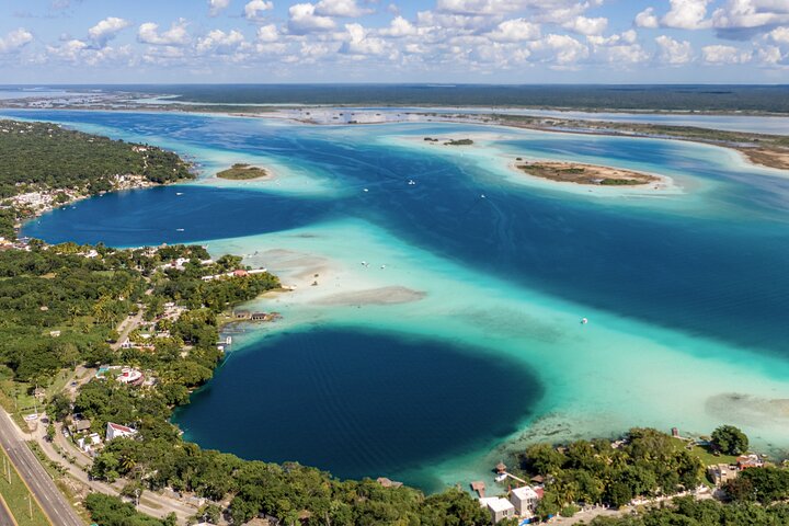 Bacalar 101- Privat rundtur i lagunen med de 7 färgerna