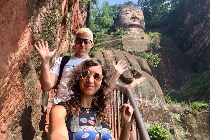 All-inclusive privétrip naar Chengdu Giant Panda Base en Leshan Giant Buddha