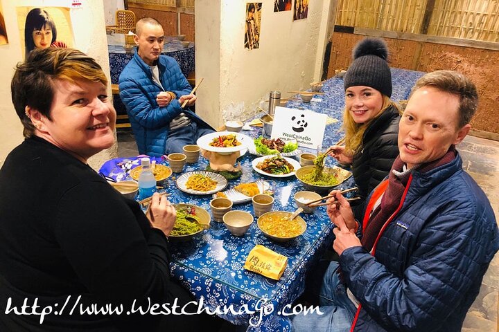 All-inclusive privétrip naar Chengdu Giant Panda Base en Leshan Giant Buddha