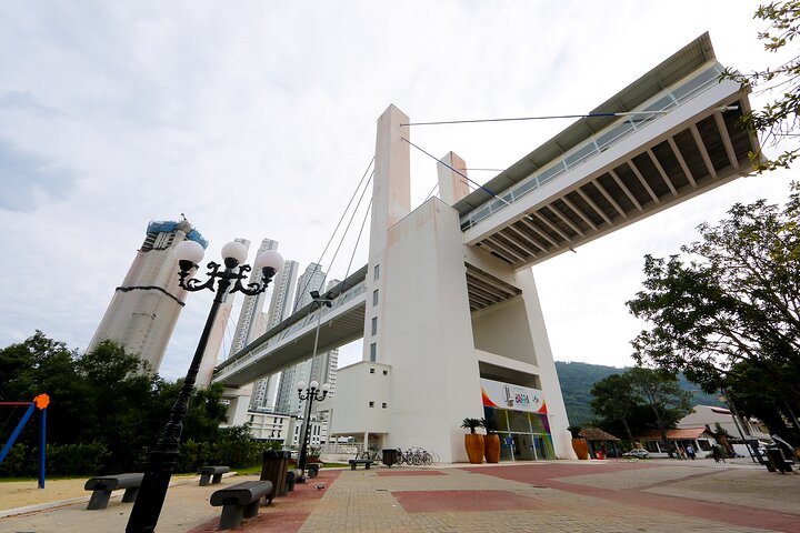 バルネアリオ カンボリウとウニプライアス パークのケーブル カーでの日帰りツアー