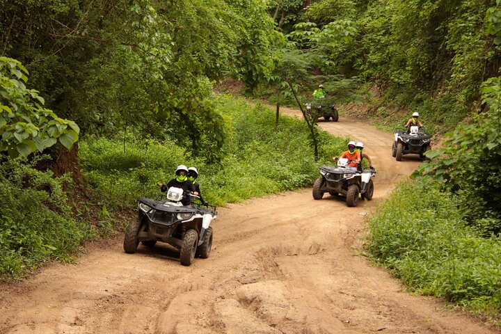 Restauranter i nærheten av El Mirador Jungle ATV Tour
