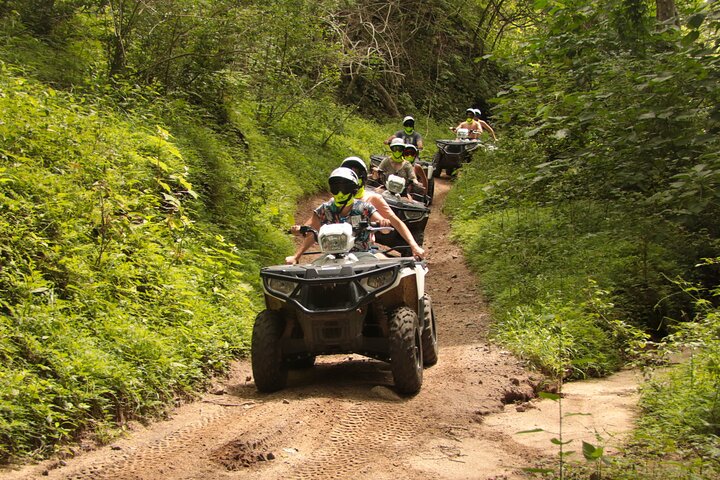 Restauranter i nærheten av El Mirador Jungle ATV Tour