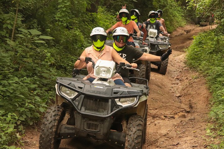 Restauranter i nærheten av El Mirador Jungle ATV Tour