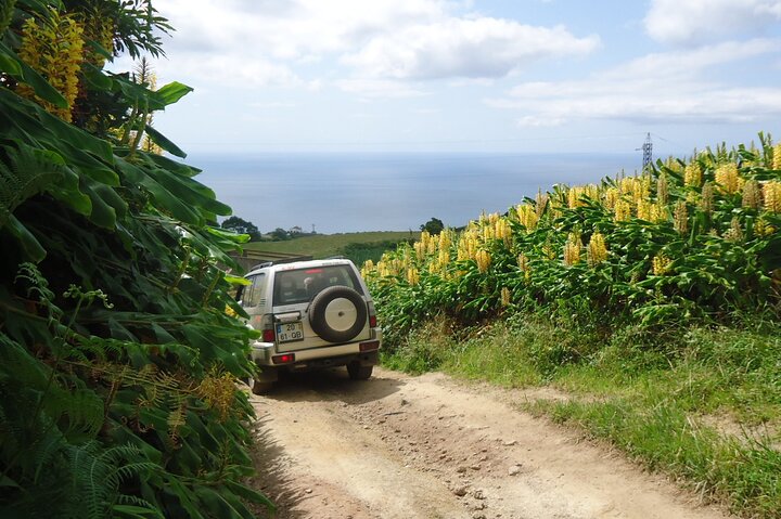 8-uur durende privétour in 4x4 voertuig vanuit Ponta Delgada