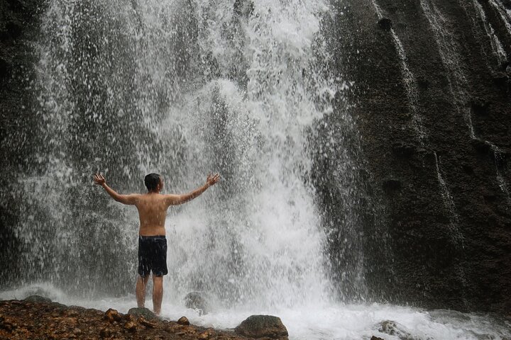 1 jour - ULTIMATE TOUR Cascade de Tumpak Sewu et grotte de Goa Tetes // 07h30 - 17h30