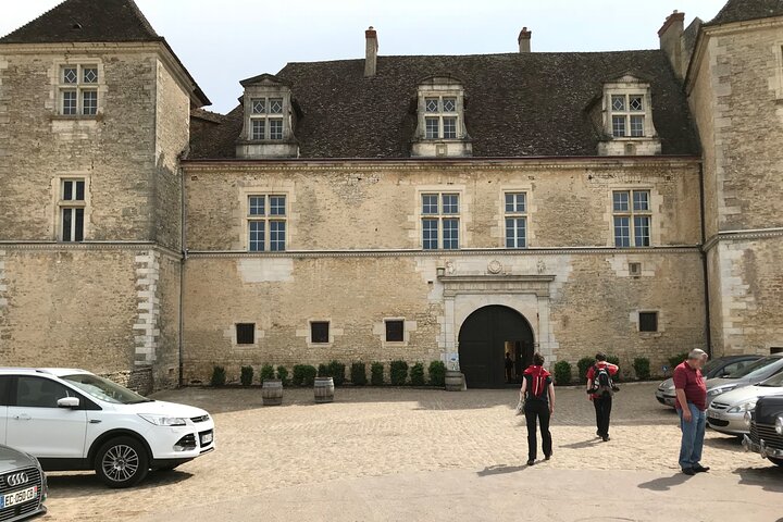 Tour privato di un giorno intero nella regione del vino della Borgogna da Beaune