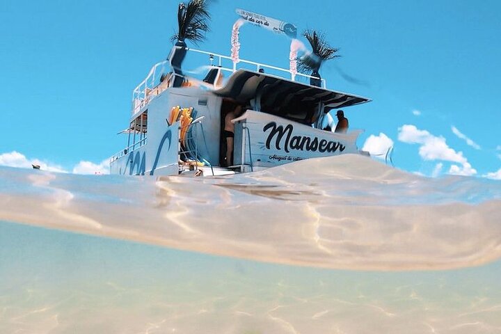 Gita in catamarano all'Isola Areia Vermelha con trasferimento