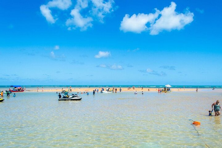 Gita in catamarano all'Isola Areia Vermelha con trasferimento