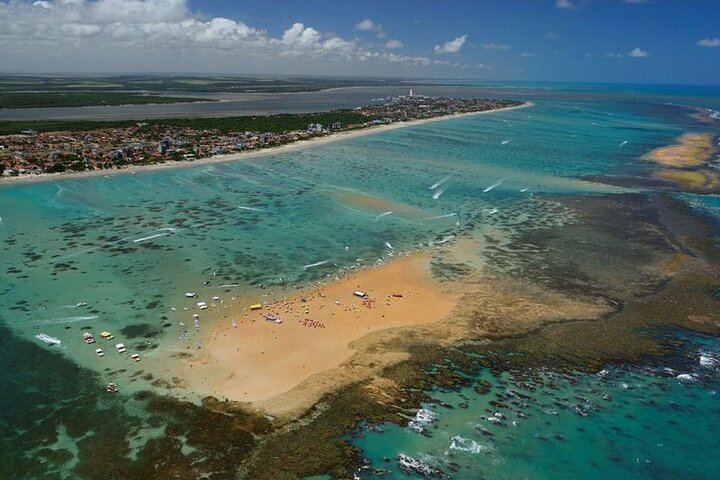 Gita in catamarano all'Isola Areia Vermelha con trasferimento