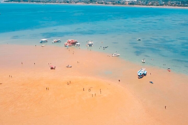 Gita in catamarano all'Isola Areia Vermelha con trasferimento