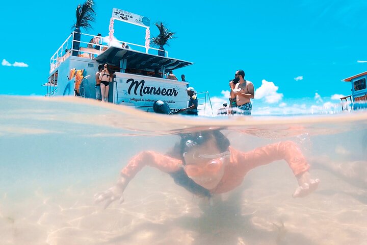 Gita in catamarano all'Isola Areia Vermelha con trasferimento