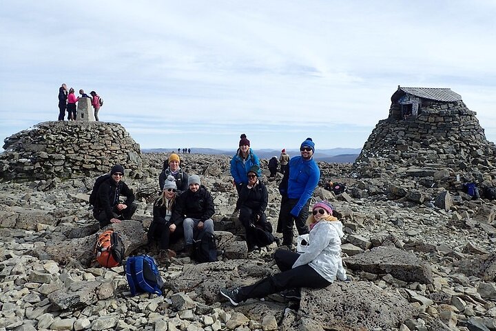 Gruppe Gå op Ben Nevis fra Fort William