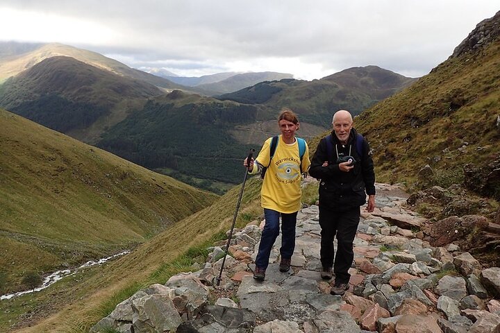 Gruppe Gå op Ben Nevis fra Fort William
