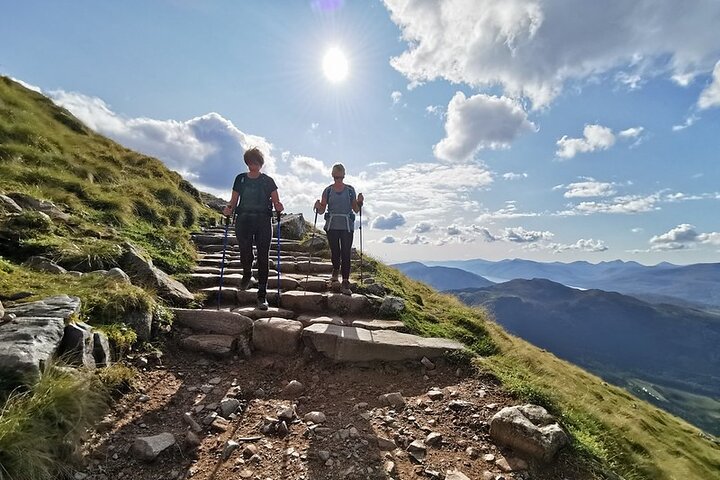 Gruppe Gå op Ben Nevis fra Fort William