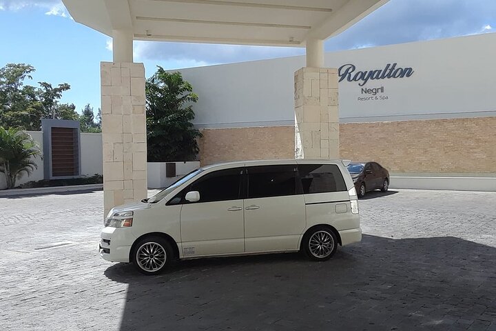 Kingston Private Airport Transfer - Norman Manley Airport til Negril eller Montego