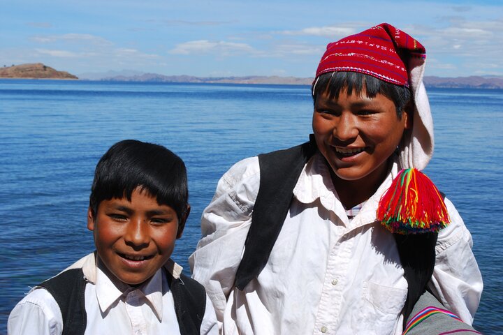 Uros Schilf schwimmende Inseln & Taquile Insel Titicaca Puno Ganztags