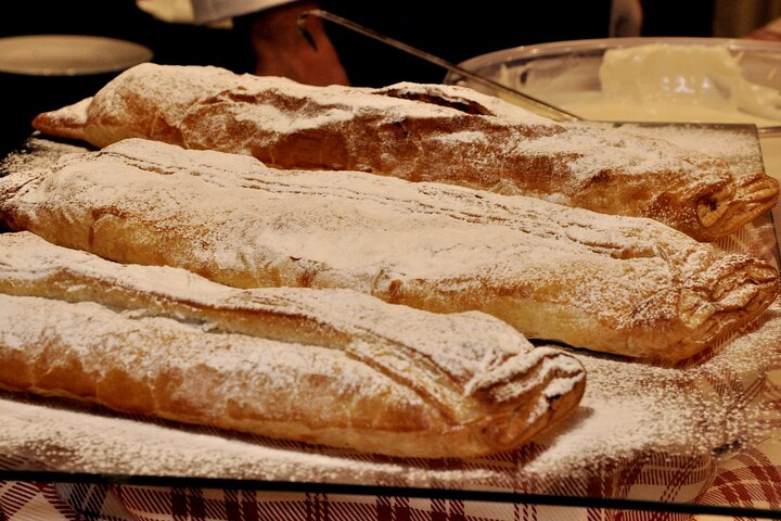 Smaak Bolzano: Eten Tour met volledige maaltijd door Do Eat Better