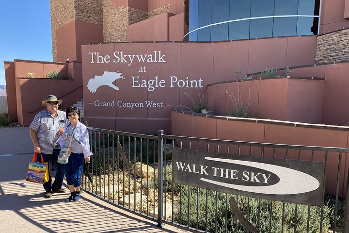 Passeio de Dia em Grupo Pequeno pelo West Skywalk do Grand Canyon a partir de Laughlin, NV