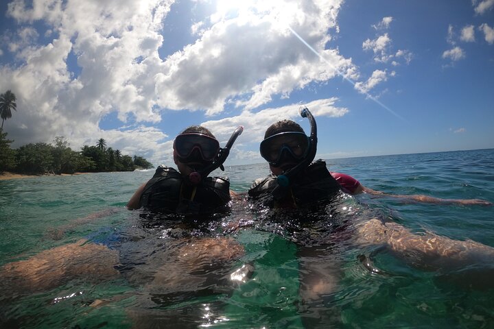 Aventura de mergulho com snorkel em recifes de coral com fotos e vídeos