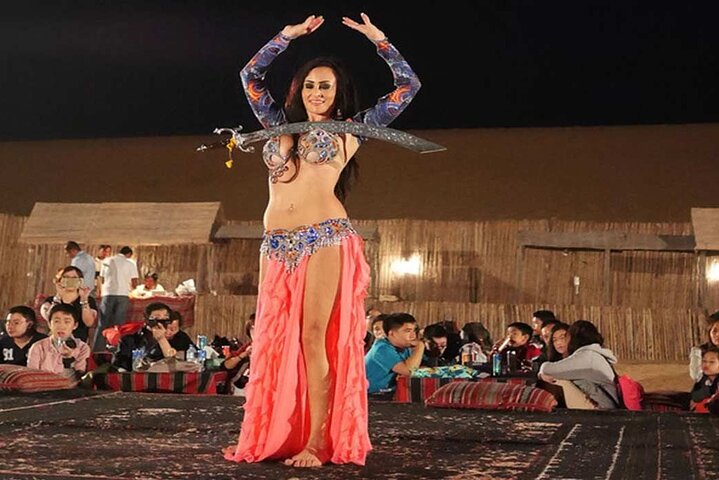 Dubaï Soirée4x4Desert Safari, barbecue dîner, danse du ventre, promenade à dos de chameau