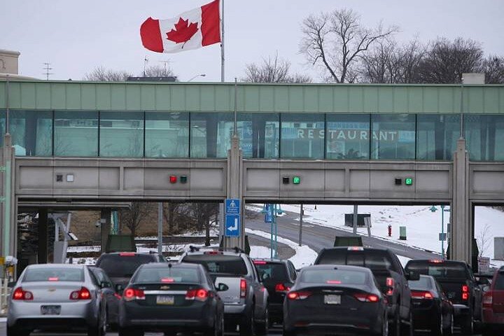 Transfert aller-retour privé-sécurisé entre l'aéroport de Buffalo et Niagara Falls Canada