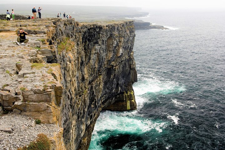 Andar de bicicleta elétrica na ilha de Inishmore. Ilha de Arã. Autoguiado. Dia inteiro.