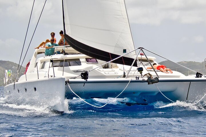 50 'luxe jacht. Privé catamaran-snorkel- en strandervaring van een hele of halve dag
