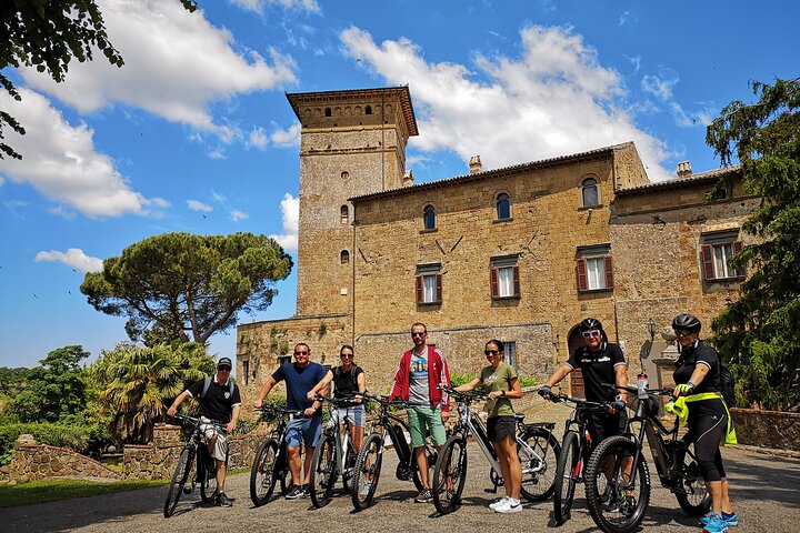 Expérience en vélo électrique en petit groupe d'Orvieto à Civita avec déjeuner