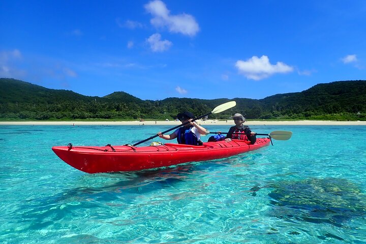 Tour di 1 giorno in kayak nelle Isole Kerama e Zamami Island