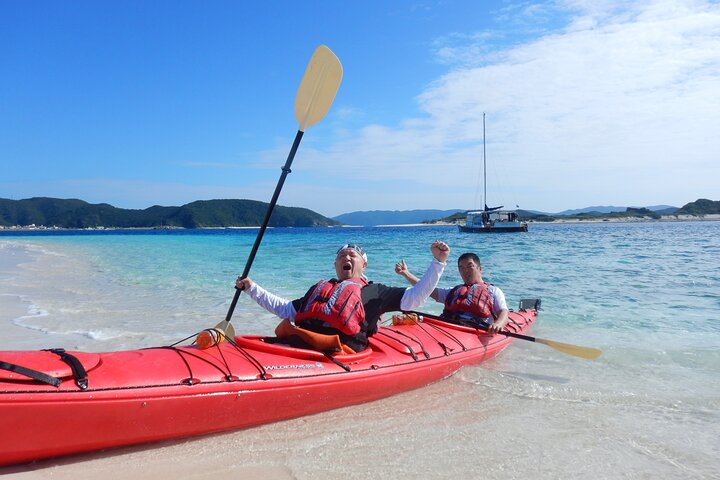 Tour di 1 giorno in kayak nelle Isole Kerama e Zamami Island