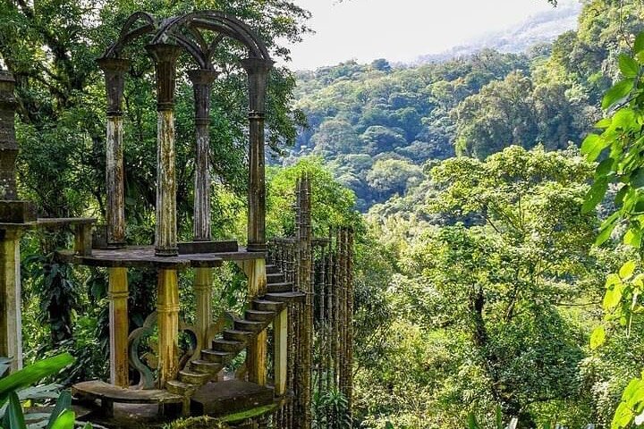Visite du Jardin surréaliste de Xilitla et des abysses de Huahuas