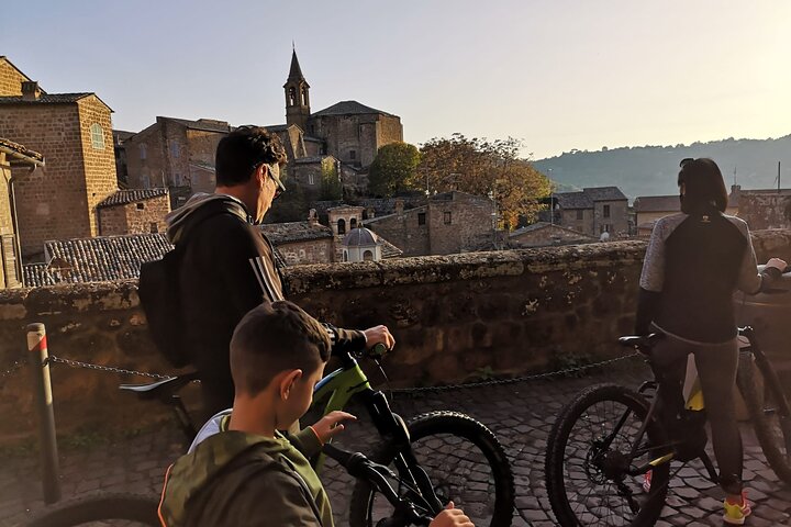 E-Bike-Tour in Orvieto in kleinen Gruppen: Geschichte, Kultur zum Mittag- oder Abendessen