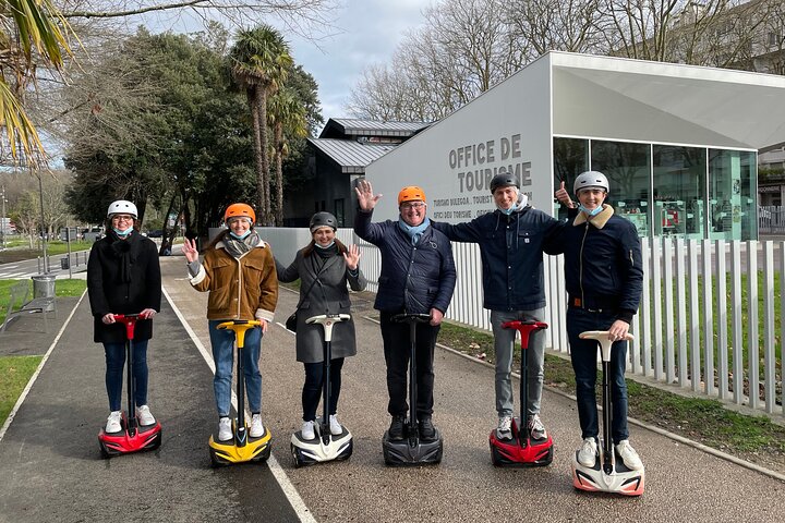 Giro insolito ed ecologico su un Segway e una bici elettrica a Bayonne