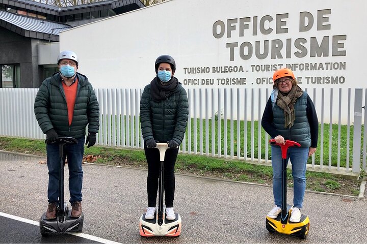 Giro insolito ed ecologico su un Segway e una bici elettrica a Bayonne