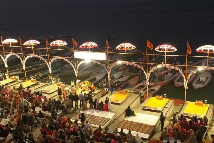 Tour de Ganga Aarti por la noche en Varanasi