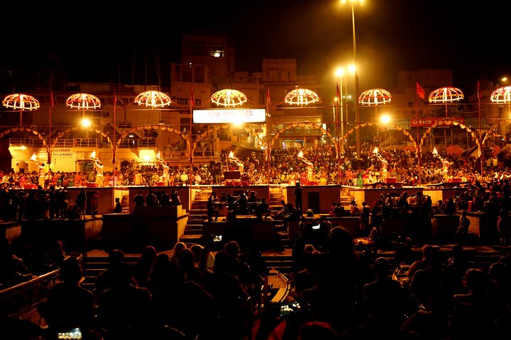 Tour de Ganga Aarti por la noche en Varanasi