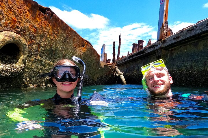 Viagem diurna à Ilha Moreton (caiaque, snorkel e sandboard) de Brisbane ou Gold Coast